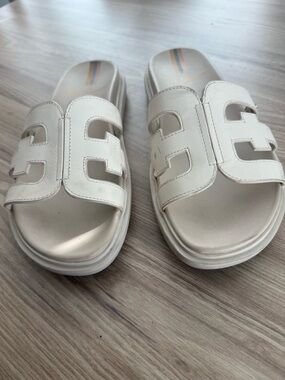 Sam Edelman Cream Logo Slides